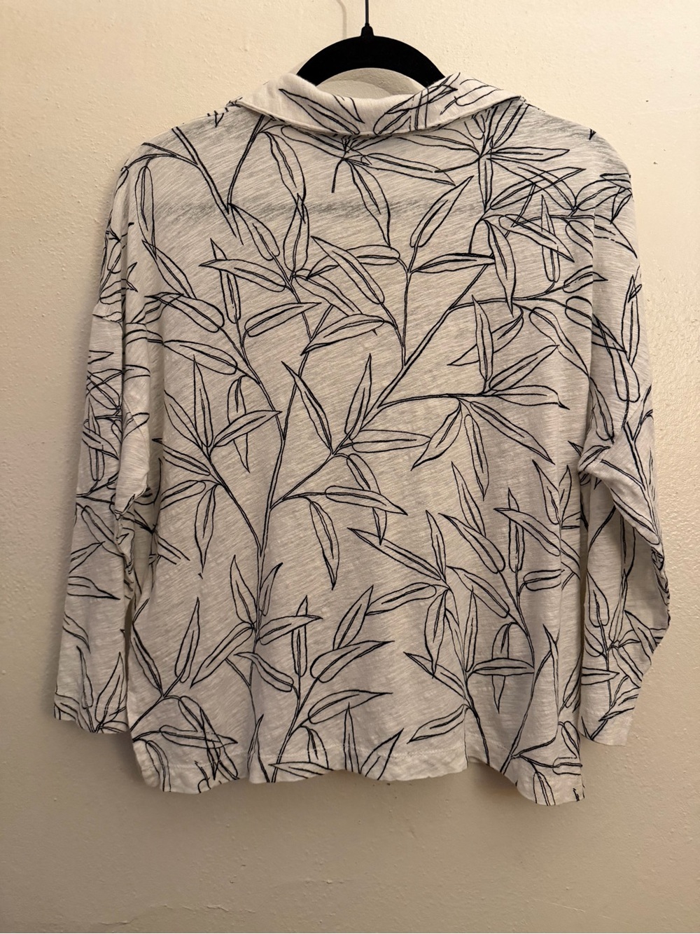 Cynthia Rowley size L 3/4 Sleeve Black and White Linen Top with Leaf Print - Picture 3 of 7